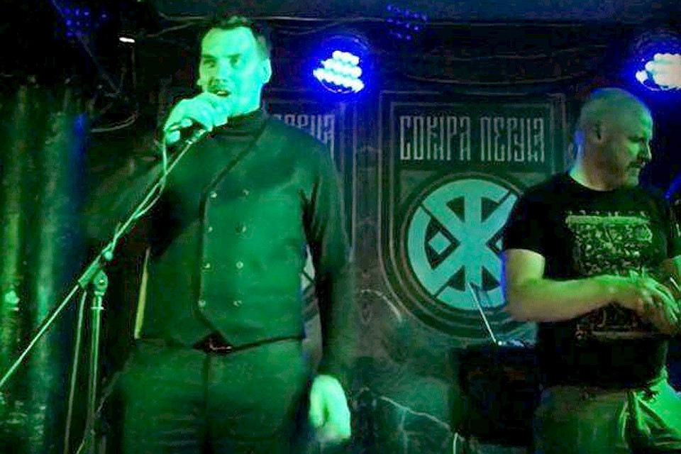 Премьер-министр Украины Алексей Гончарук заглянул на концерт нацистов.
