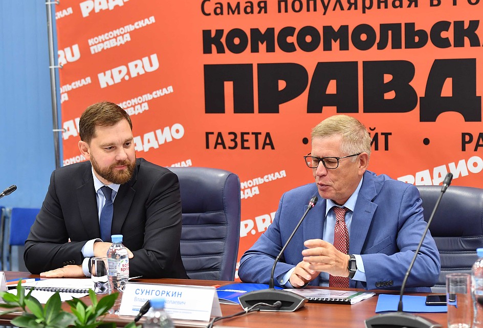 С вступительным слвом выступили Глава ФАДН России Игори Баринов и главный редактор «Комсомольской правды» Владимир Сунгоркин. Фото: Иван МАКЕЕВ