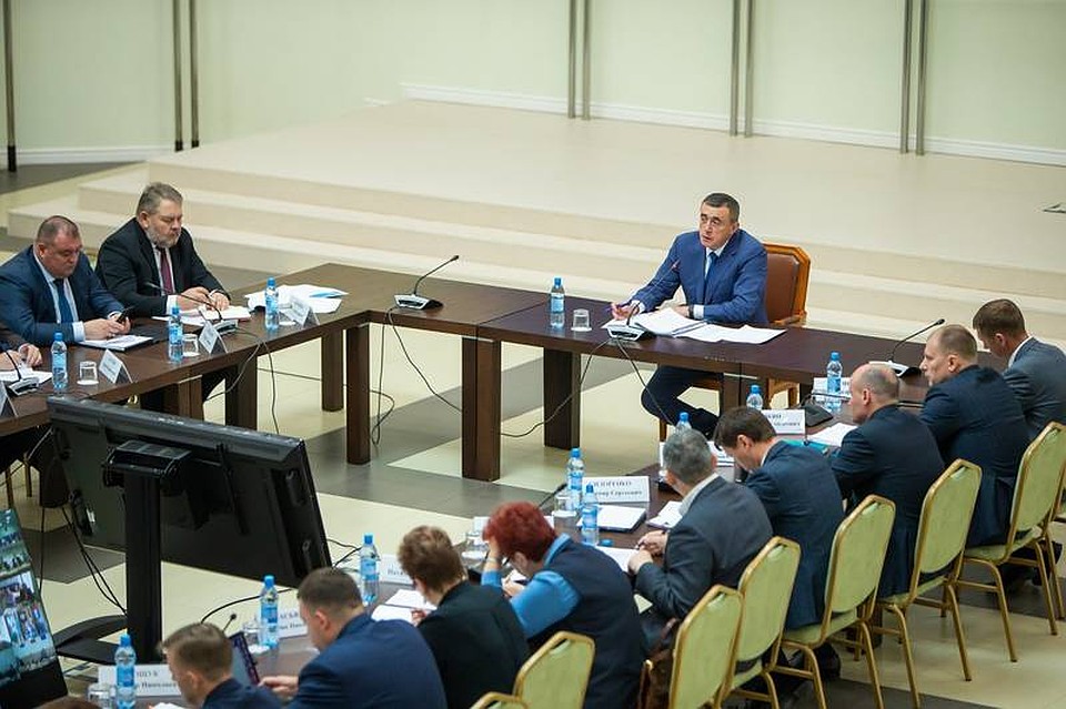 Губернатор Валерий Лимаренко поручил сделать процедуру распределения квартир максимальной прозрачной. Фото предоставлено пресс-службой правительства Сахалинской области.