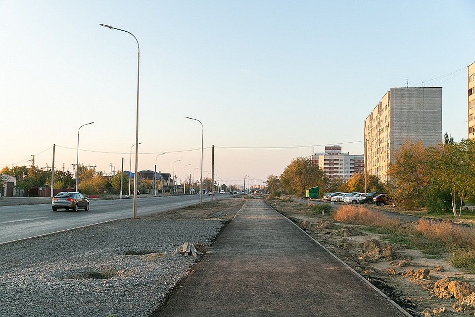 Теперь на улице Тулы есть велодорожки и тротуары. Фото: администрация Волгоградской области.