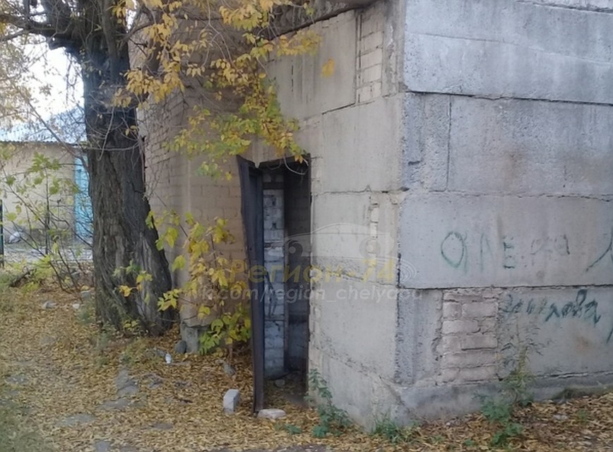 В Челябинске боятся, что из местной заброшенной котельной на школьников может кто-то выпрыгнуть. Фото: vk.com/region_chelyaba