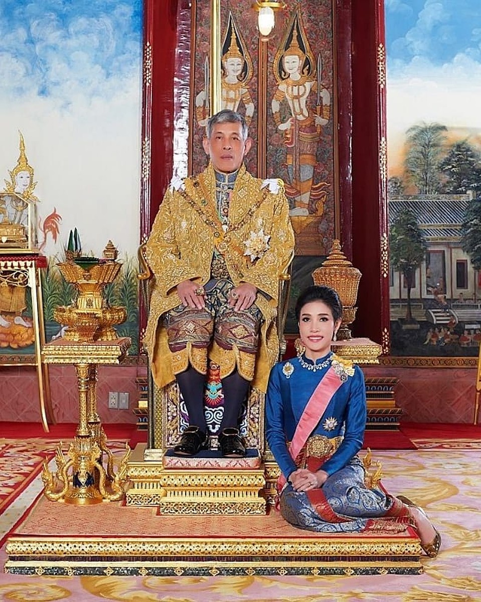 Фаворитка короля стала консортом в июле 2019 года Фото: Instagram.com