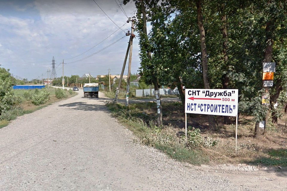 Жители СНТ "Строитель" разделились на два лагеря.
