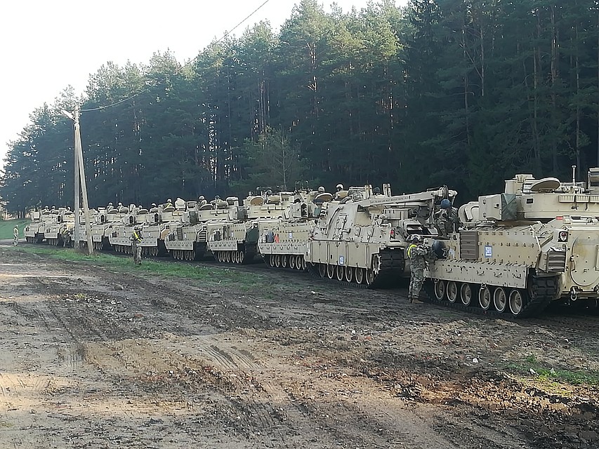 Американскую военную технику выгружают всего в восьми километрах от белорусской границы. Фото: Lietuvos kariuomenė.