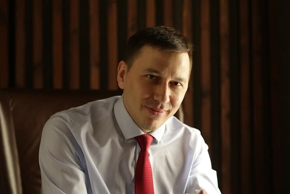 Роман Пономаренко в 11 лет оказался прикованным к постели. Четыре года он не мог встать с кровати. Но он стал бизнесменом и теперь помогает людям. Фото из личного архива