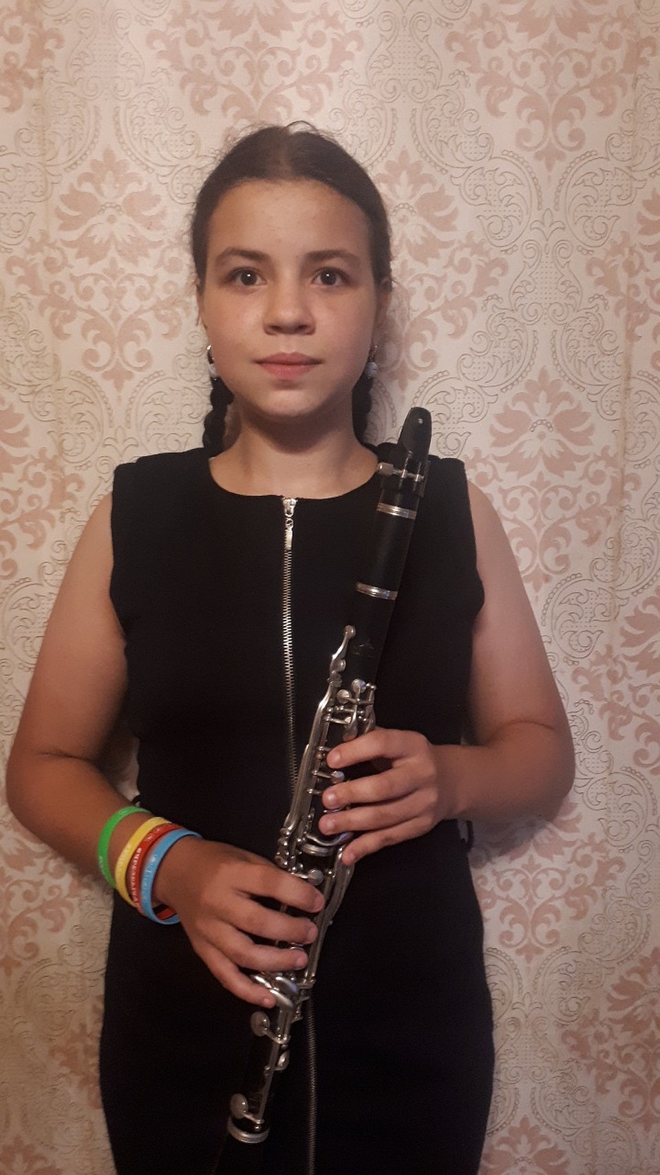 Лиза училась игре на кларнете и подавала большие надежды как музыкант.
