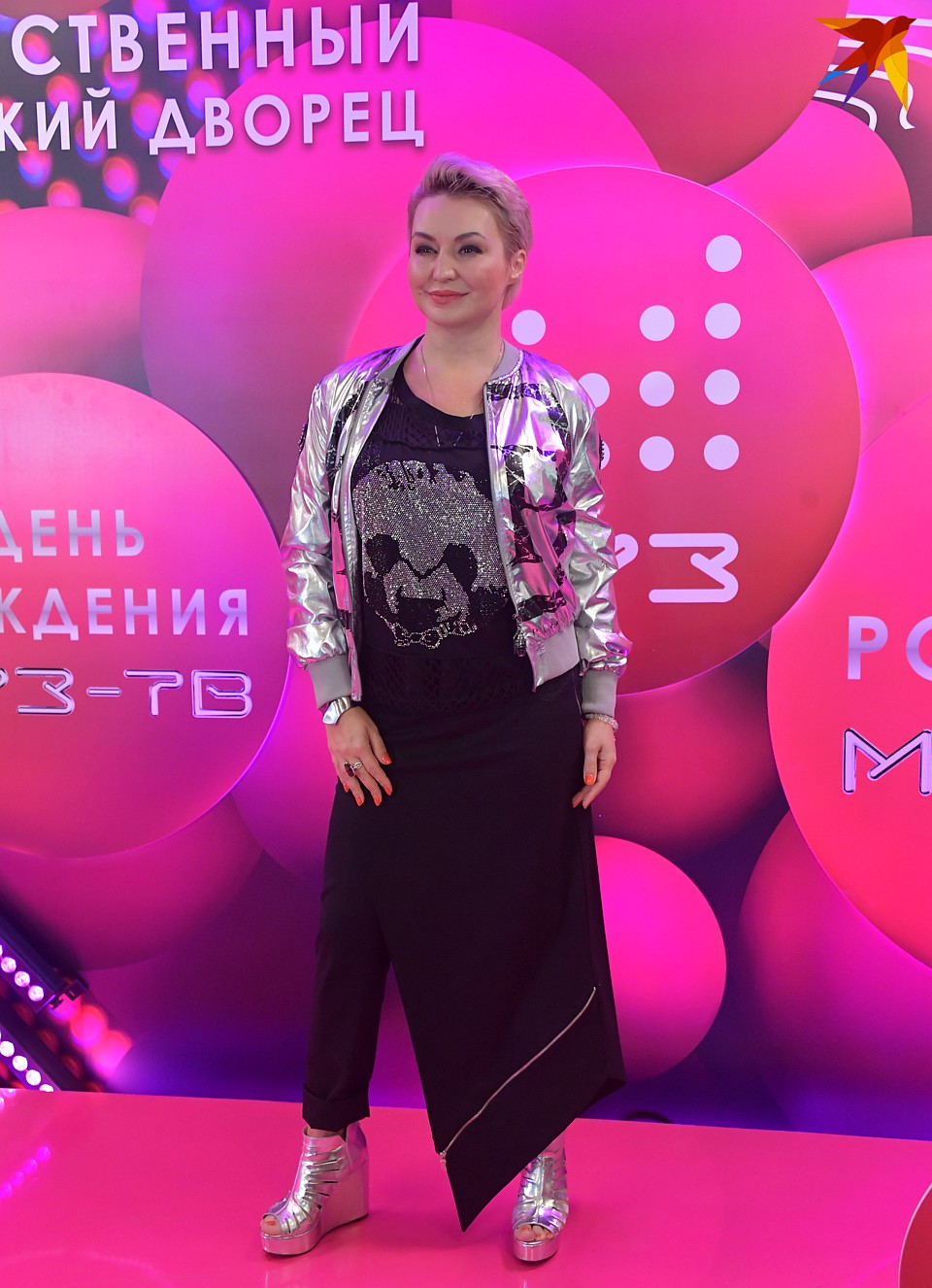 Катя Лель пришла на тусовку в молодежном наряде. Фото: Владимир ВЕЛЕНГУРИН