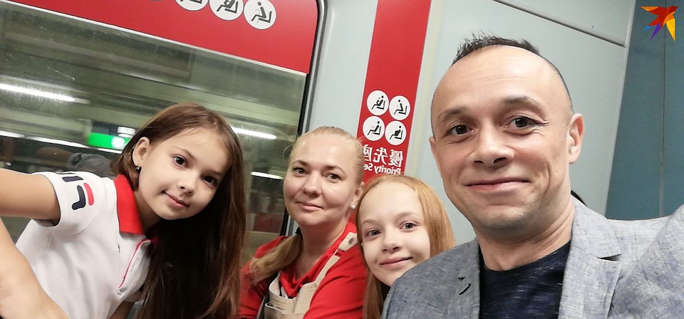 Жена и дочери приезжают к Вадиму раз в несколько месяцев – они влюбились в Китай. Фото: личный архив