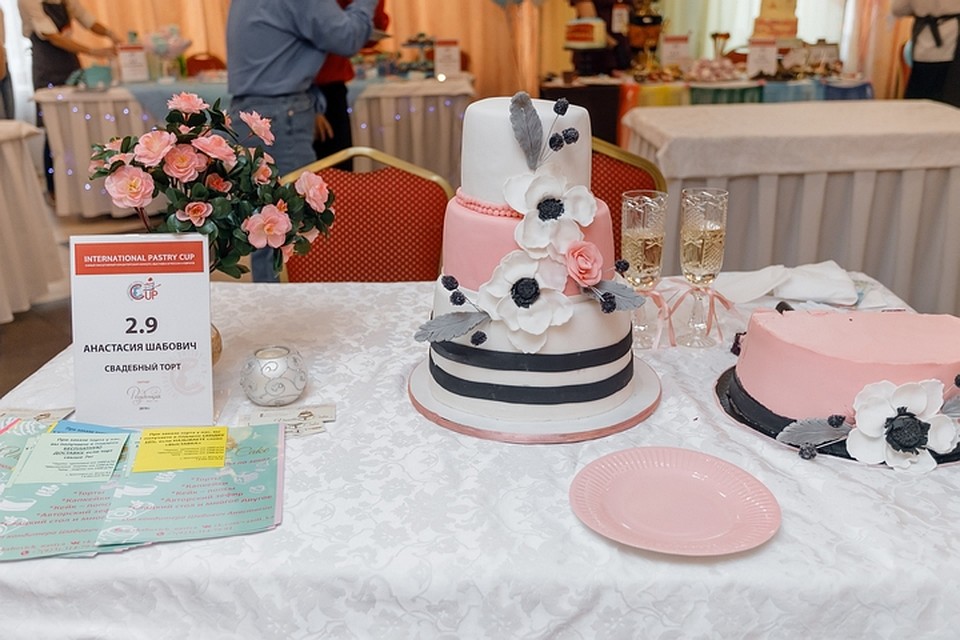 Свадебный торт в легких пастельных тонах. Фото: International Pastry Cup