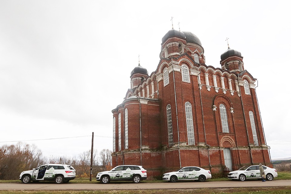 «Уездный тест-драйв»: журналисты и блогеры прокатились по нижегородским усадьбам на ŠKODA KODIAQ и ŠKODA OCTAVIA. Фото: предоставлено организаторами