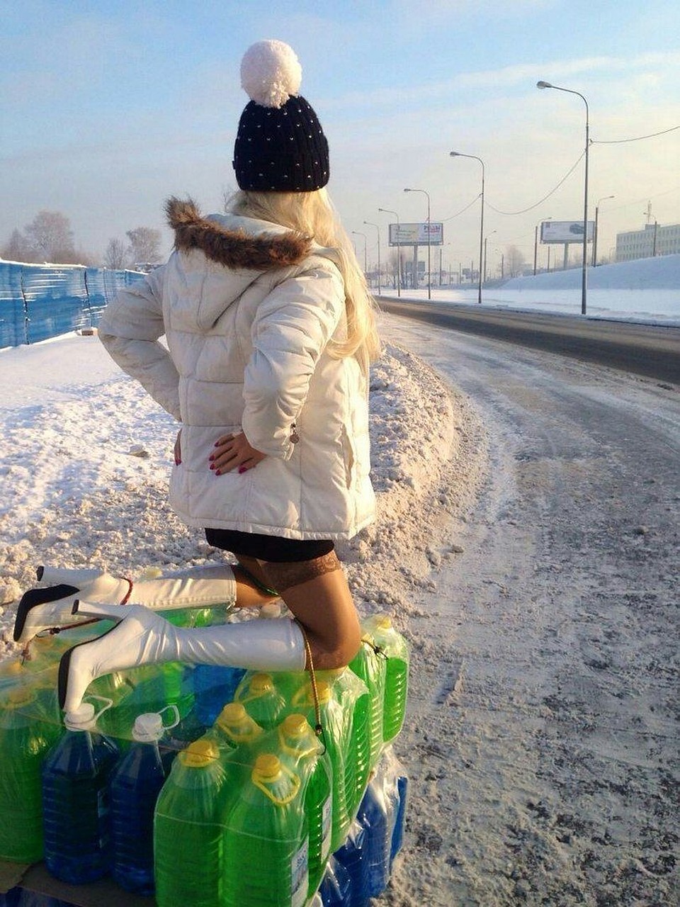 Куклу запросто можно спутать с живой красавицей. Фото: Андрей Пьянков.