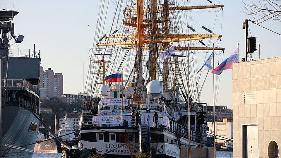 Парусник «Росрыболовства» совершит кругосветное путешествие в честь 200-летия открытия Антарктиды Фото: Вадим ПОПОВ Фото: Вадим ПОПОВ