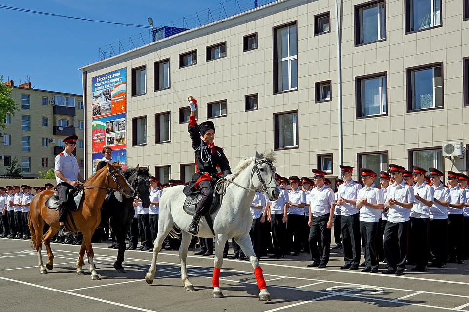 В Краснодарском крае сейчас семь казачьих кадетских корпусов.