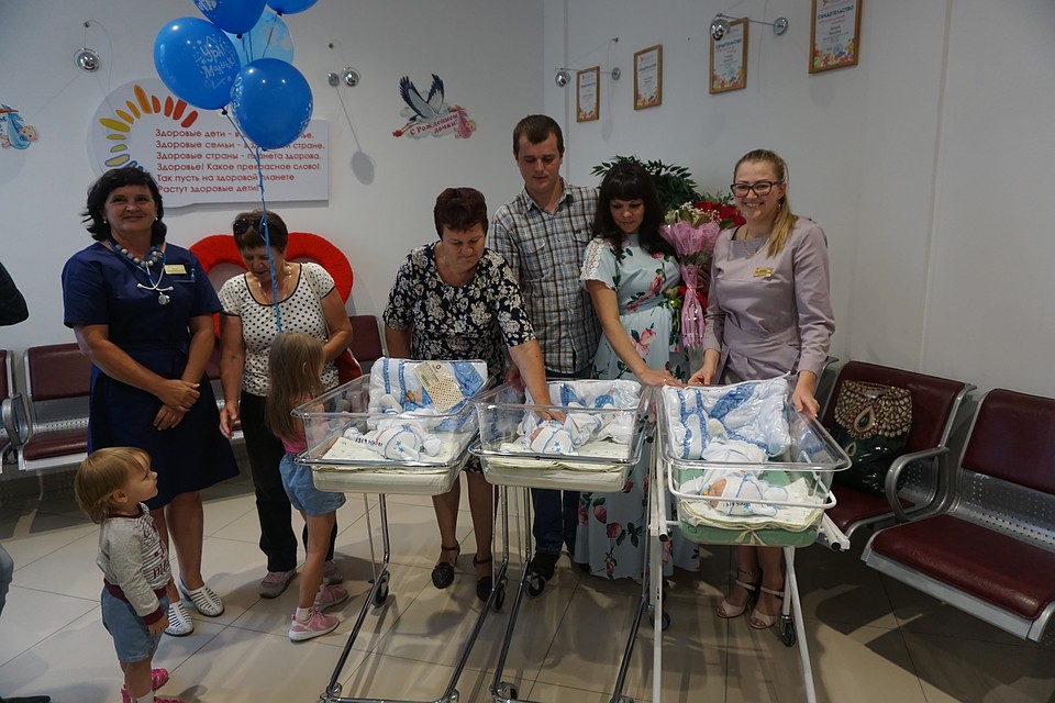 Выписка тройняшек Фото: КГБУЗ «Красноярский краевой перинательный центр №2»