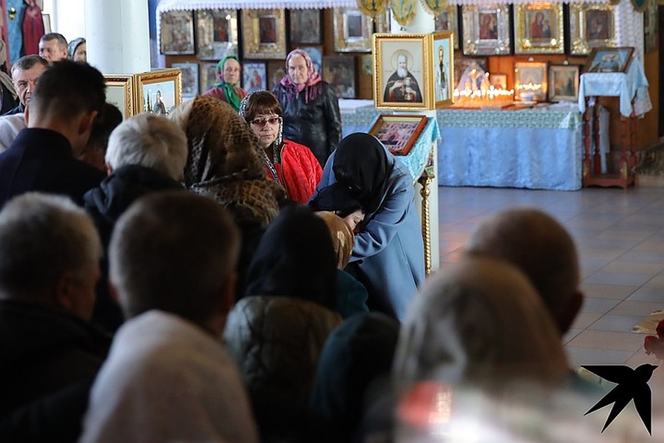 На отпевании в храме были только родственники Насти. Фото: Тимур СЕМЕНОВ