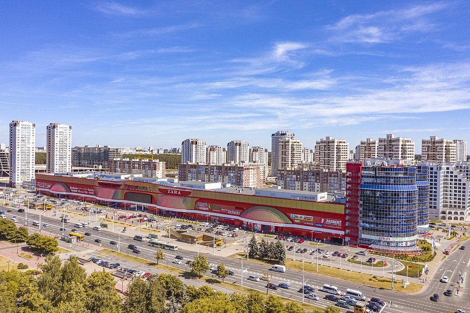 Торгово-развлекательный центр Dana Mall и офисное здание Dana Center.