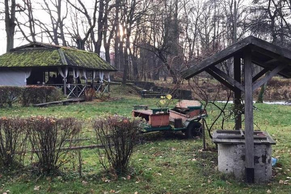 "Русская глубинка в совершенно не российском пейзаже и антураже. Это удивительно и это невозможно описать словами", - написал Гришковец.