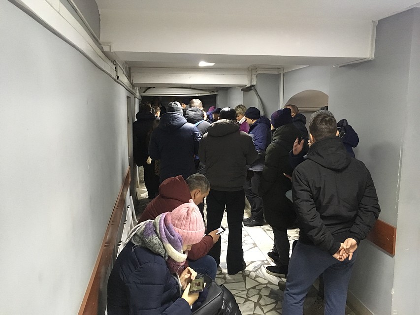 Самое начало очереди Фото: БОРЗОВ Денис