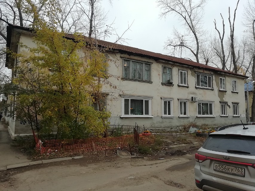 В старых домах новые удобства: пластиковые окна, например Фото: Ольга АФАНАСЬЕВА