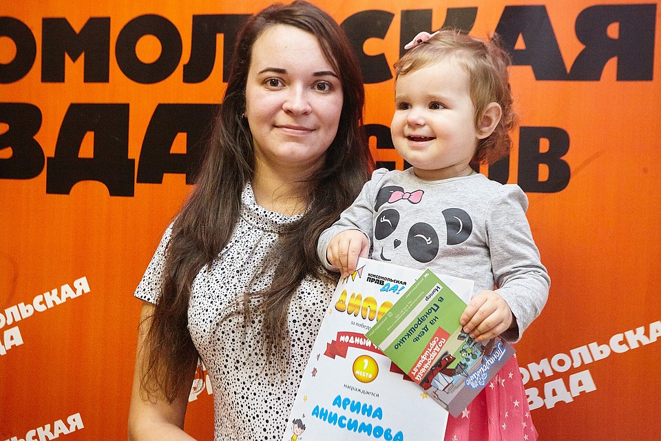 Арина Анисимова и ее мамочка. Фото: Дарья ХВАТКОВА