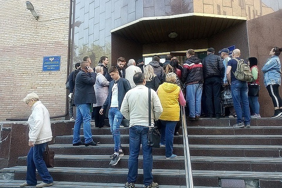 В 2016 году все это можно было сделать без очереди. Фото: Никита МАКАРЕНКОВ, Павел ХАНАРИН