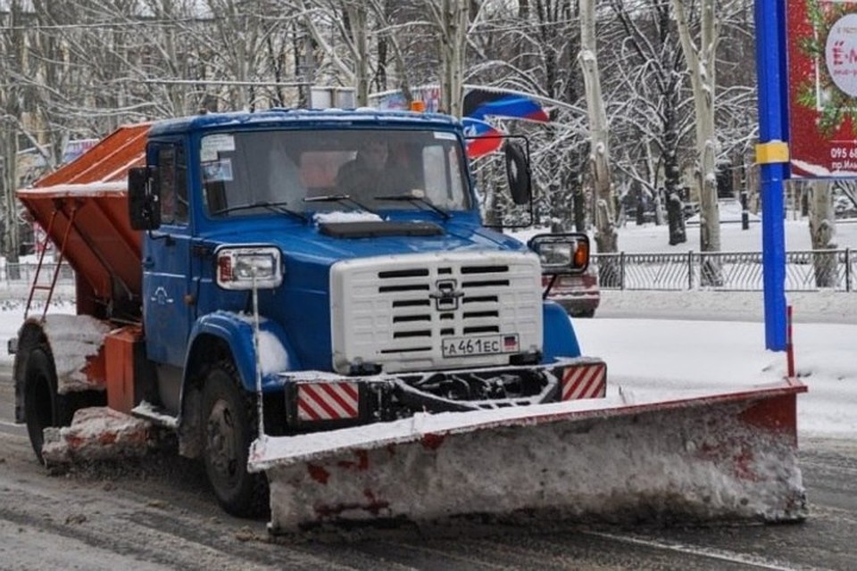 Пока снегопад не такой силы, чтобы привести к коллапсу. Фото: vk.com/doninside