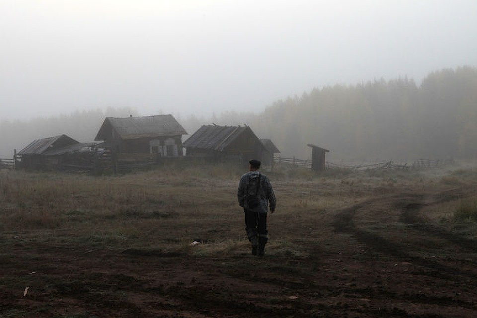 В таежной глуши народ ждет почтальона, который приносит весточки и новости с "большой земли". Фото: Борис СЛЕПНЕВ.