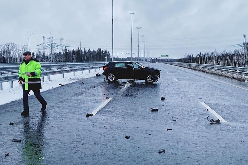 Авария произошла на трассе М-11. Автомобиль, которым управляла девушка Арсения Лиана, занесло и бросило в отбойник. Фото: Instagram