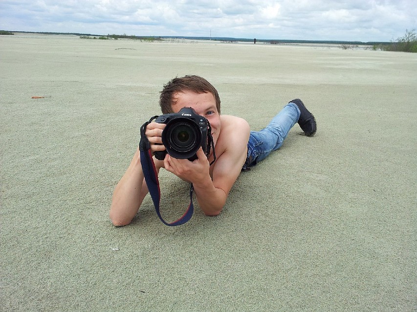 Алексей работает инженером, но в свободное время фотографировал людей. В том числе и на горе Уктус. Фото: СОЦСЕТИ