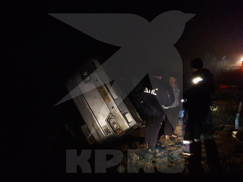 В автобусе в момент ДТП было 11 человек. Фото: ГУ МЧС по Волгоградской области