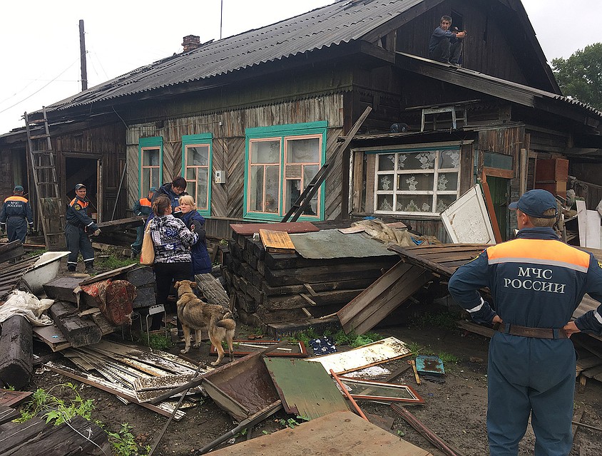 Ликвидация последствий наводнения в Тулуне. Фото: пресс-служба МЧС
