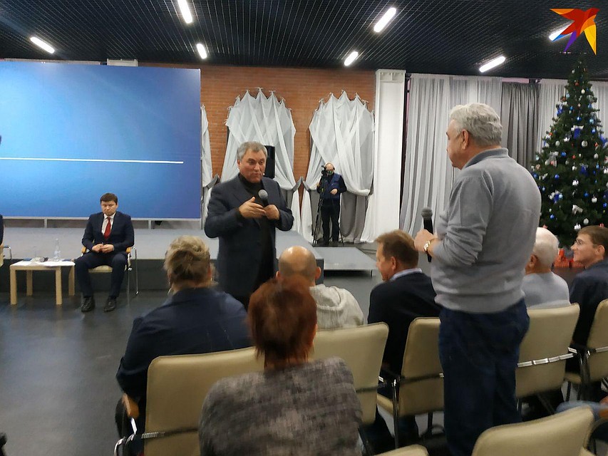 Леонид Писной пояснил Володину по поводу расчета квартирами, что "так исторически сложилось" Фото: Александр Уриевский