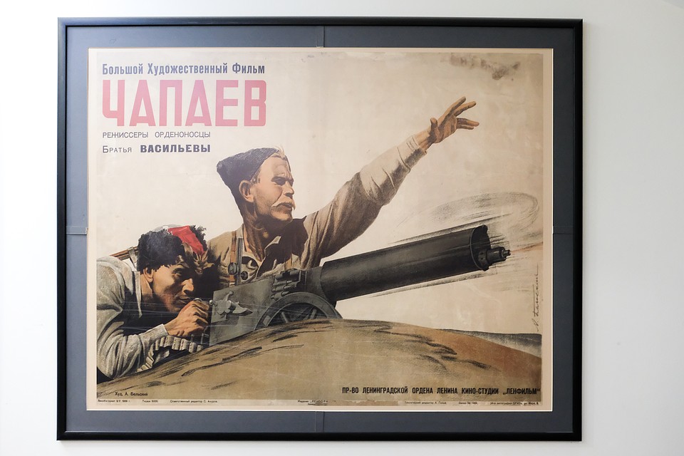 Ствол пулемета оканчивается небольшой стальной втулкой, приваренной для того, чтобы исключить возможность стрельбы боевыми патронами. Да-да - Петька на афише палит из не стреляющего Максима. Фото: Артем КИЛЬКИН