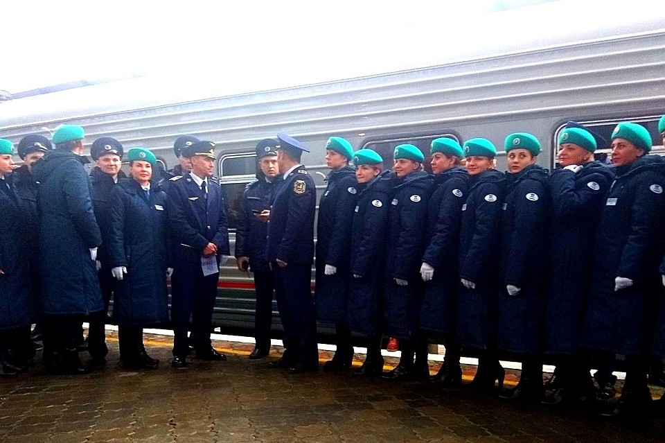 Построение проводников поезда "Таврия". Фото: Анастасия ЖУКОВА