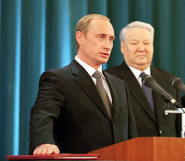 Май 2000 года. Владимир Путин произносит присягу во время инаугурации в Андреевском зале Большого Кремлевского дворца. Фото Сергея Величкина и Владимира Родионова (ИТАР-ТАСС)