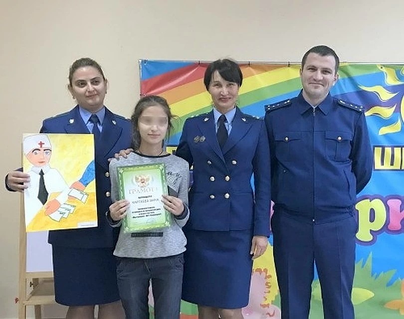 Швецова (в центре) на официальном мероприятии прокуратуры