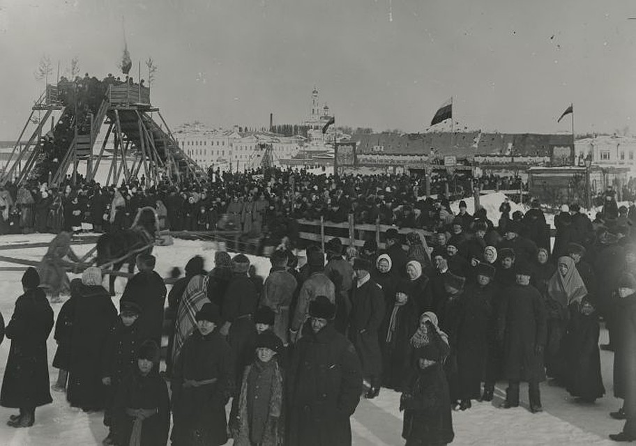 Еще один новогодний снимок дореволюционного Екатеринбурга с городского пруда. Фото: Государственный архив Свердловской области