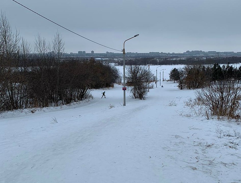 Трагедия произошла на этом склоне. Фото: СУ СК России по Омской области