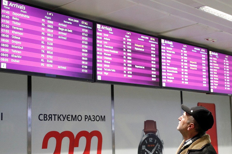 Тем временем в украинском аэропорту "Борисполь" на табло появилось сообщение об отмене рейса "Боинга-737" из Тегерана Фото: REUTERS