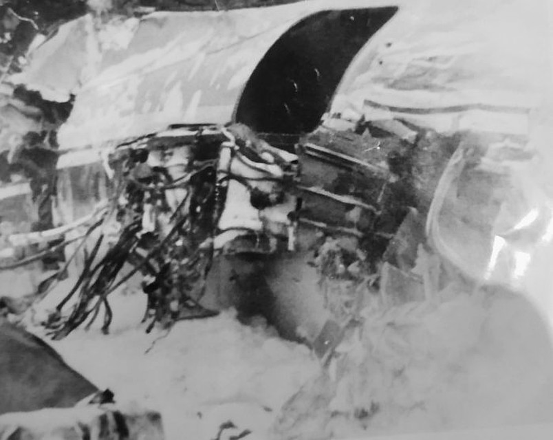 Одна из немногих сохранившихся фотографий с места падения самолета. По словам очевидцев, у всех жителей Первоуральска, кто вел съемку, забирали и засвечивали пленку. Фото: из личного архива семьи Лукьяновых.
