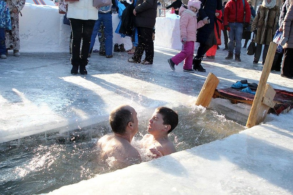 Купание в купели Иркутска Фото: Юлия ПЫХАЛОВА