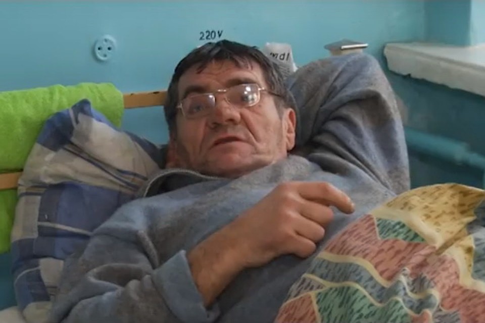 Крупнокалиберный снаряд разорвался в нескольких метрах от 58-летнего кировчанина Сергея Бойко. Фото: ГТРК ЛНР