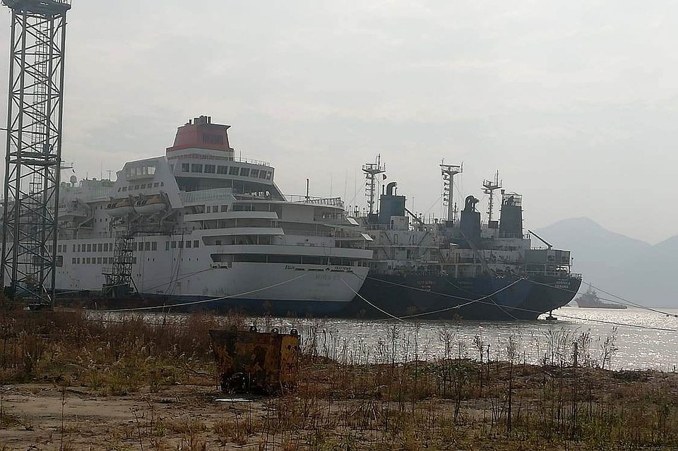 Танкер стоит на судоремонтном заводе в Китае . Фото: предоставлено экипажем