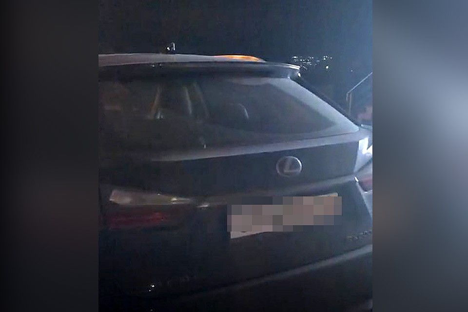 Последний раз обе стороны Lexus видели в конце сентября прошлого года, потом эвакуатор увез его в неизвестном направлении Фото: принтскрин видео.