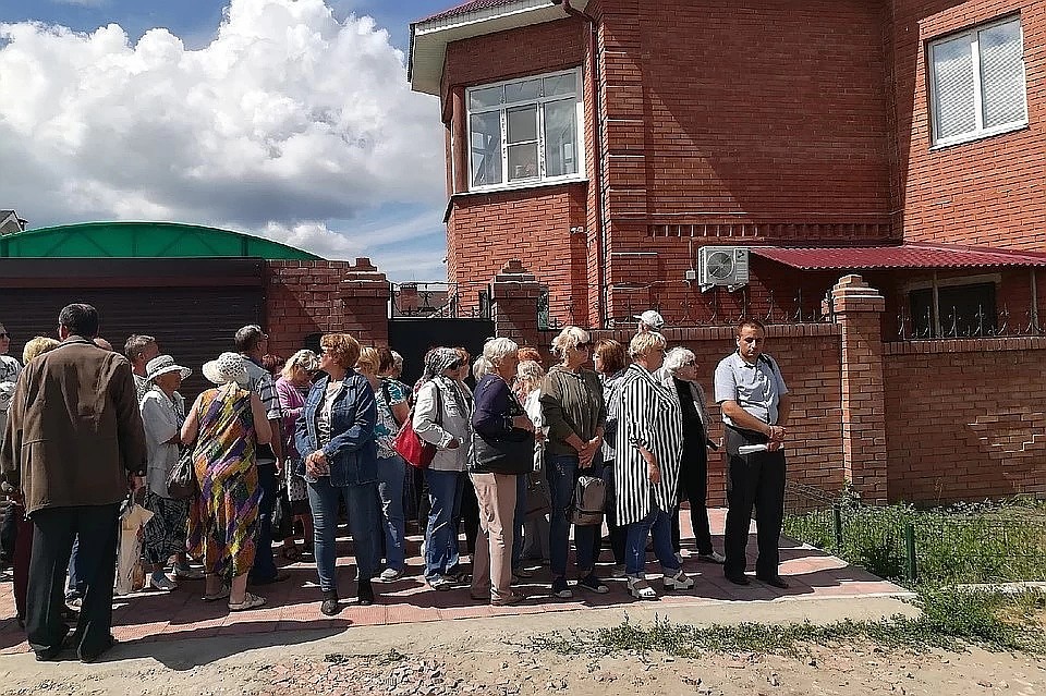 Люди остались без денег