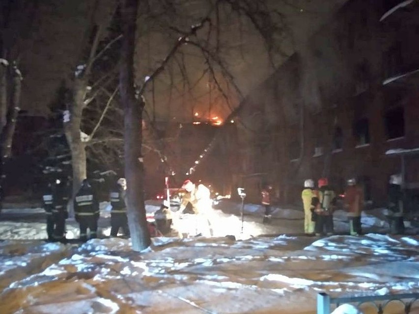 В тушении пожара были задействованы 67 человек личного состава, 19 единиц спецтехники. Фото: ГУ МЧС по Свердловской области