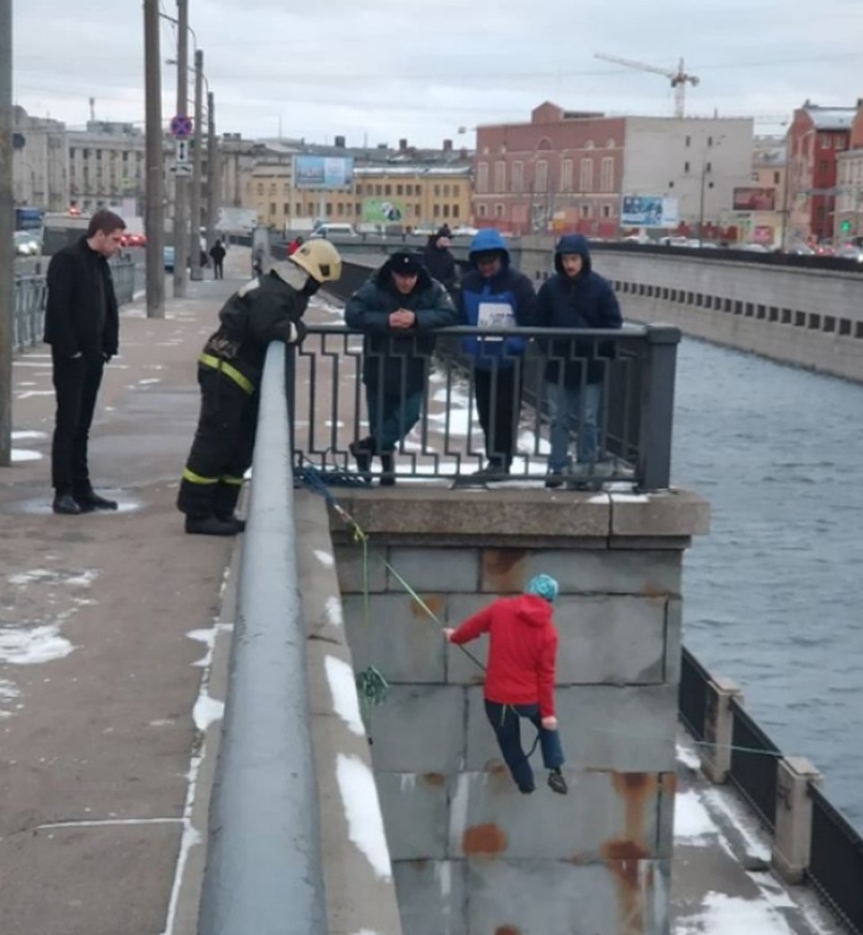 Опасное путешествие канатоходца закончилось встречей с полицией. Фото: instagram.com/gribanov_91