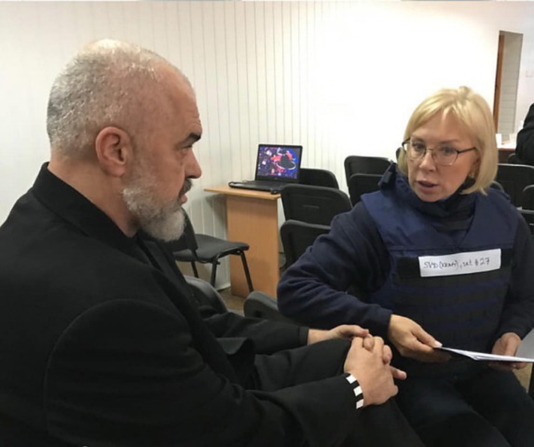Людмила Денисова попросила Эди Раму привлечь ее к мониторинговым визитам наблюдателей ОБСЕ в Донецк и Луганск. Фото: Сайт омбудсмена Украины