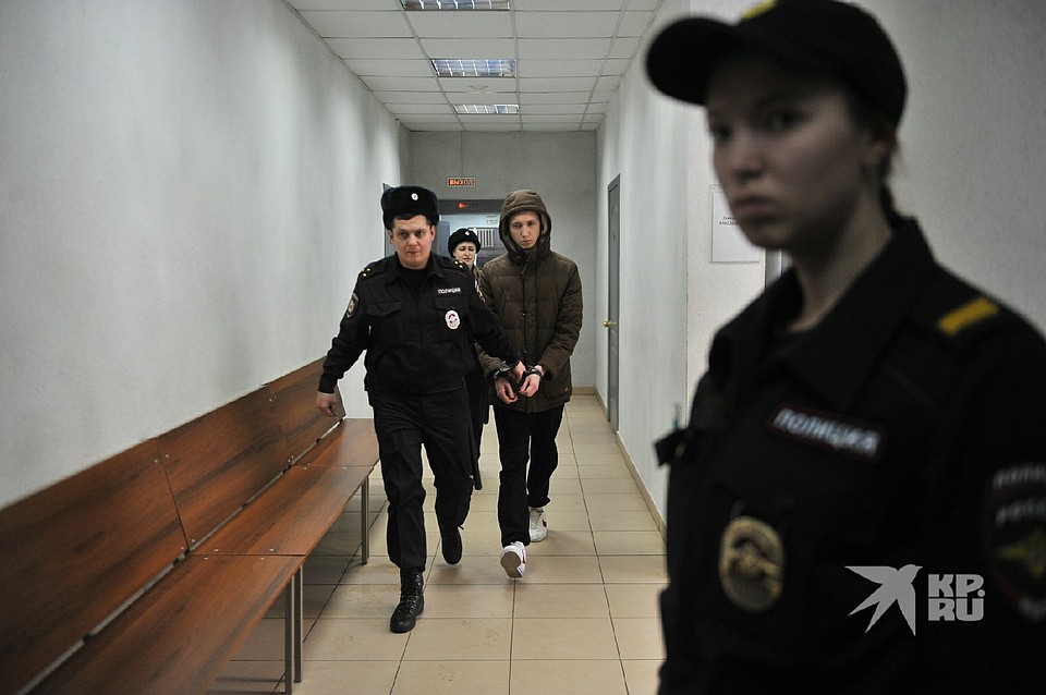 Владимира Васильева привезли в суд в 11 часов Фото: Алексей БУЛАТОВ