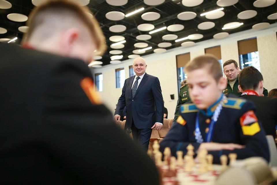Губернатор Кузбасса на чемпионате по шахматам. ФОТО: пресс-служба администрации Правительства Кузбасса.